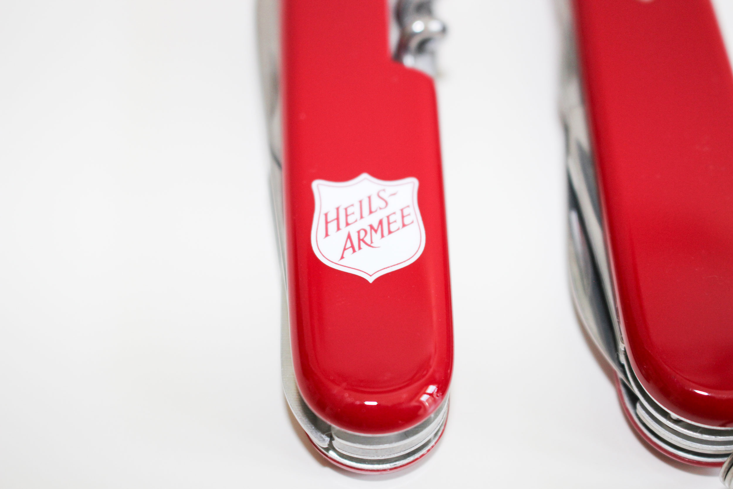 Sackmesser Camper Red Shield